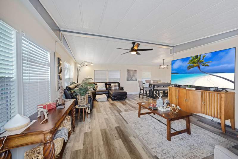 2 bedroom Mobile Home at 8609 SW 17th Court, Park City Sec One, Davie — photo 2
