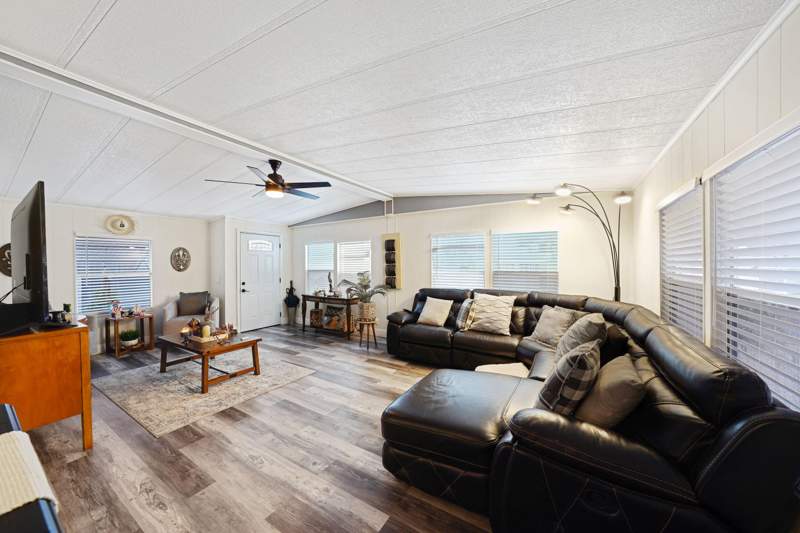 2 bedroom Mobile Home at 8609 SW 17th Court, Park City Sec One, Davie — photo 5