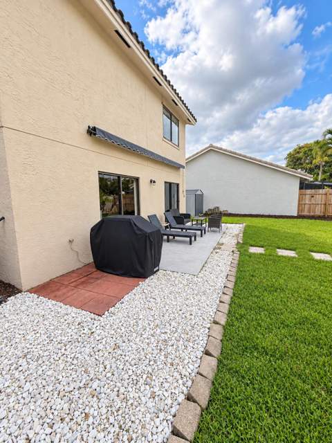 6057 Strawberry Lakes Circle, Lake Worth FL - photo 10 of 12