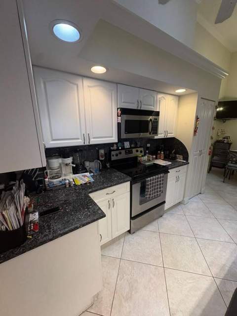 10941 Ladera Lane #B, Boca Raton FL - photo 6 of 36