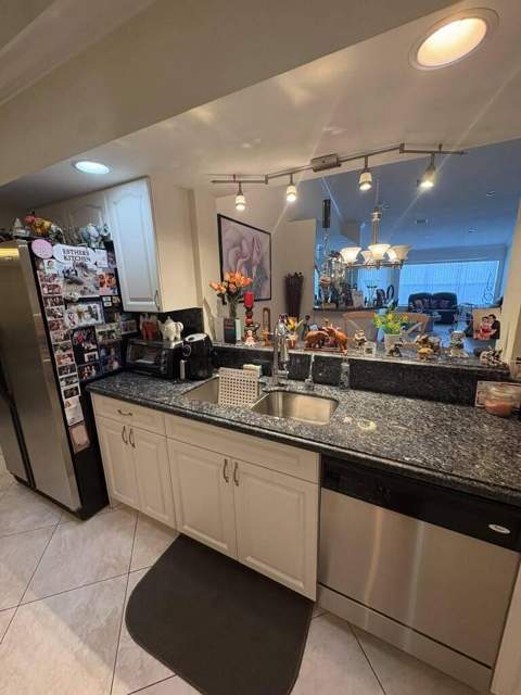 10941 Ladera Lane #B, Boca Raton FL - photo 9 of 36