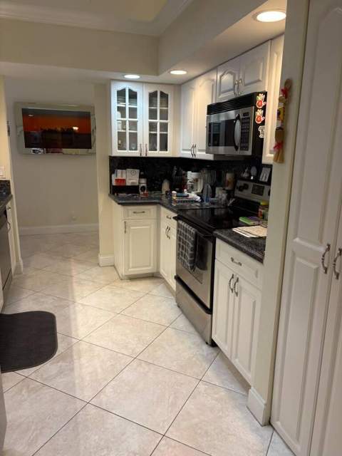 10941 Ladera Lane #B, Boca Raton FL - photo 8 of 36