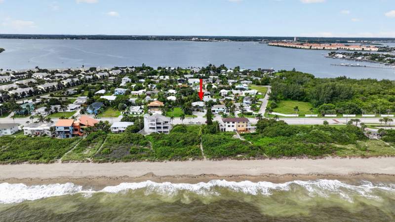 5 bedroom Single Family Residence at 1107 S Ocean Drive, Tropical Beach, Fort Pierce — photo 3