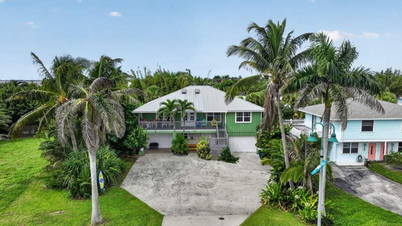 5 bedroom Single Family Residence at 1107 S Ocean Drive, Tropical Beach, Fort Pierce — photo 2