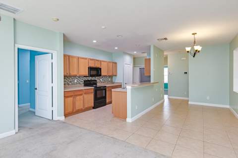 2551 Creekside Drive, Fort Pierce FL - photo 8 of 30