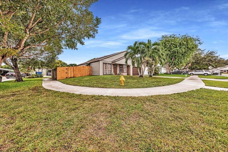 3 bedroom Single Family Residence at 1000 SW 133rd Terrace, Family Homes, Davie — photo 3