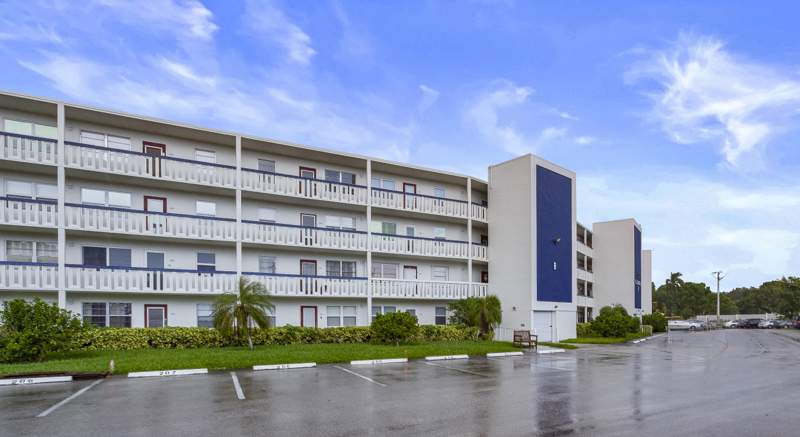 2 bedroom Condominium at 4033 Ellesmere Drive #B, Ellesmere B Condo, Deerfield Beach — photo 2