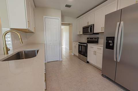 2291 SW Jay Avenue, Port St. Lucie FL - photo 7 of 31