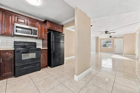 8285 Sunrise Lakes Boulevard #102, Sunrise FL - photo 11 of 31