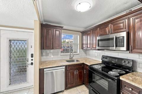 8285 Sunrise Lakes Boulevard #102, Sunrise FL - photo 13 of 31