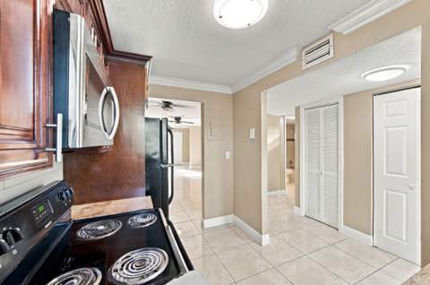 8285 Sunrise Lakes Boulevard #102, Sunrise FL - photo 14 of 31