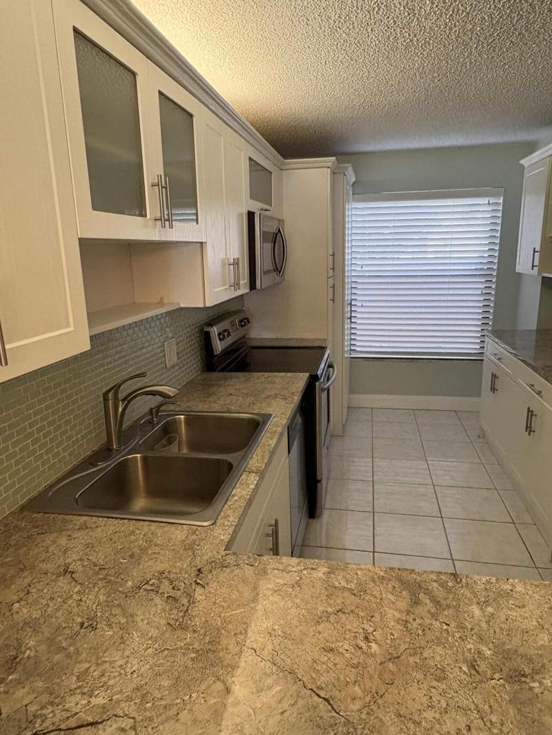 2 bedroom Townhouse at 1424 NW 97th Terrace #280, Westview Condominium No Ten, Pembroke Pines — photo 4