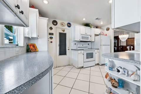 1505 SW 10th Avenue, Boynton Beach FL - photo 13 of 26
