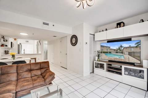 235 Riviera Circle, Weston FL - photo 14 of 59
