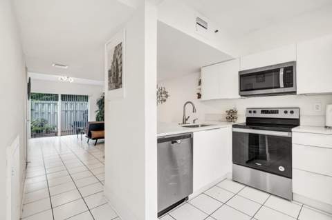 235 Riviera Circle, Weston FL - photo 21 of 59