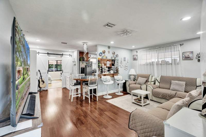 2 bedroom Single Family Residence at 2610 NW 74th Avenue, A J Bendles, Hollywood — photo 4
