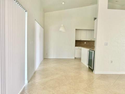 7045 Golf Pointe Circle #7045, Tamarac FL - photo 6 of 33