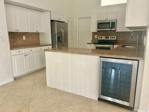 7045 Golf Pointe Circle #7045, Tamarac FL - photo 8 of 33