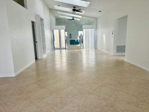 7045 Golf Pointe Circle #7045, Tamarac FL - photo 14 of 33
