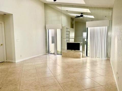 7045 Golf Pointe Circle #7045, Tamarac FL - photo 15 of 33