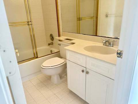 7045 Golf Pointe Circle #7045, Tamarac FL - photo 21 of 33