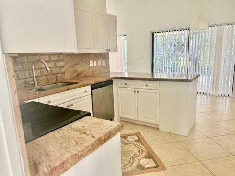 7045 Golf Pointe Circle #7045, Tamarac FL - photo 11 of 33