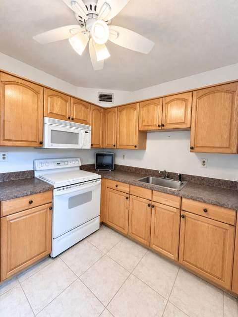 323 Flanders G Drive, Delray Beach FL - photo 10 of 42