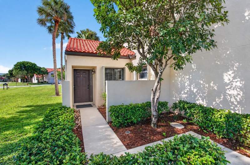2 bedroom Condominium at 10 Via De Casas Sur #101, South Lake Condo, Boynton Beach — photo 4