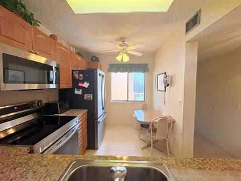 6935 Huntington Lane #404, Delray Beach FL - photo 6 of 19
