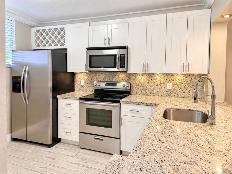 2 bedroom Condominium at 111 Lake Emerald Drive #404, Lake Emerald Condominium No, Oakland Park — photo 2