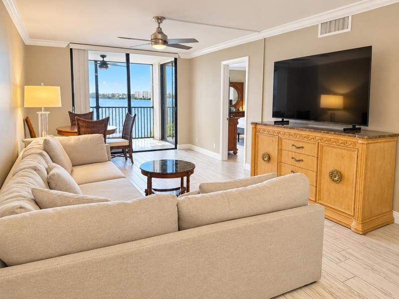 2 bedroom Condominium at 111 Lake Emerald Drive #404, Lake Emerald Condominium No, Oakland Park — photo 4