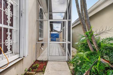 1520 Wilderness Road, West Palm Beach FL - photo 11 of 55