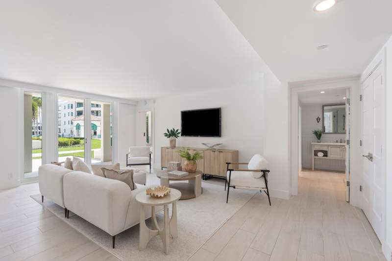 2 bedroom Condominium at 120 SE 5th Avenue #219, Mizner Court Condo, Boca Raton — photo 2