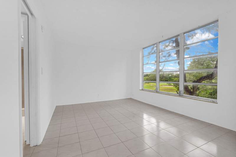 2 bedroom Condominium at 3051 S Palm Aire Drive #Unit 308, No 34 Palm-Aire Country Club, Pompano Beach — photo 5