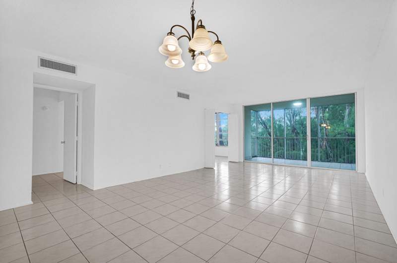 2 bedroom Condominium at 3051 S Palm Aire Drive #Unit 308, No 34 Palm-Aire Country Club, Pompano Beach — photo 3