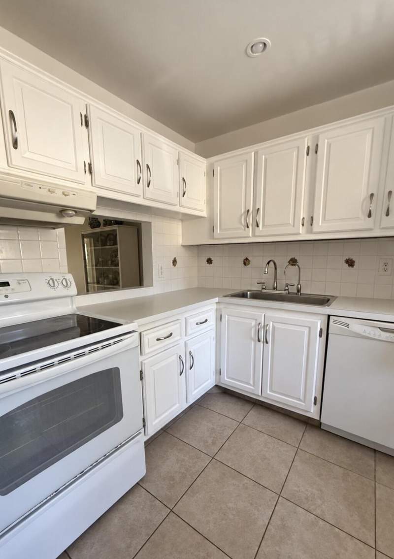2 bedroom Condominium at 220 Lake Dora Drive, Golden Lakes Village Condo 1 Thru 13-A, West Palm Beach — photo 5