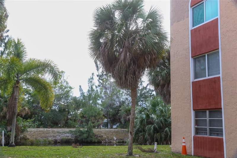 2 bedroom Condominium at 8220 SW 24th Street #4114, Oakbrook IV V Vi Vii Condo, North Lauderdale — photo 2