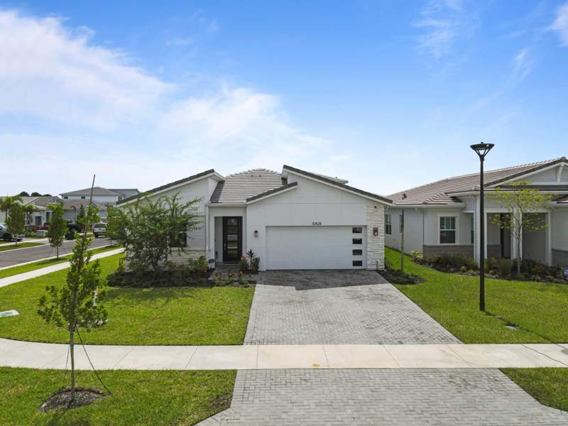 4 bedroom Single Family Residence at 10428 SW Jadewood Court, Seville Phase 1, Port St. Lucie — photo 3