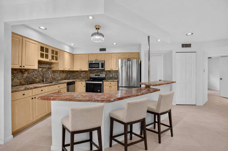 2 bedroom Condominium at 5731 Coach House Circle #A, Coach Houses Of Town Place, Boca Raton — photo 5