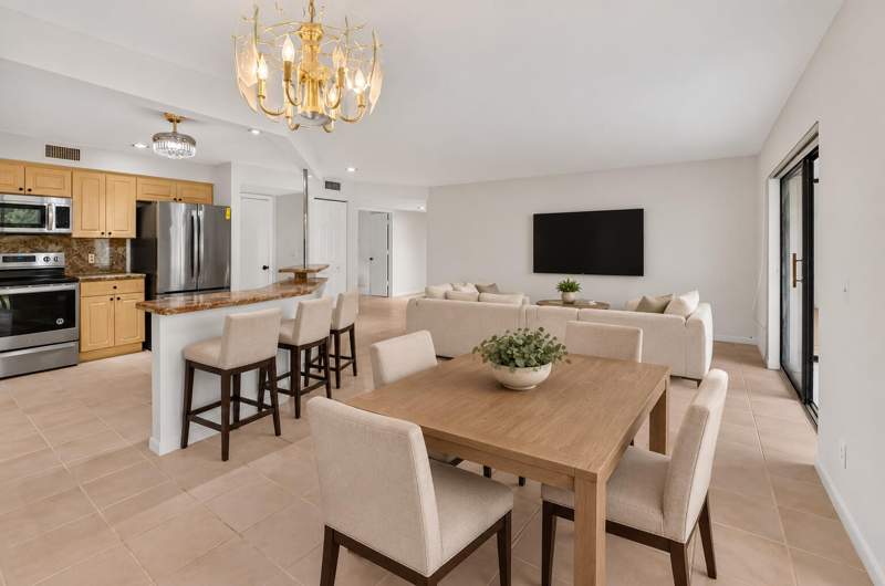 2 bedroom Condominium at 5731 Coach House Circle #A, Coach Houses Of Town Place, Boca Raton — photo 3