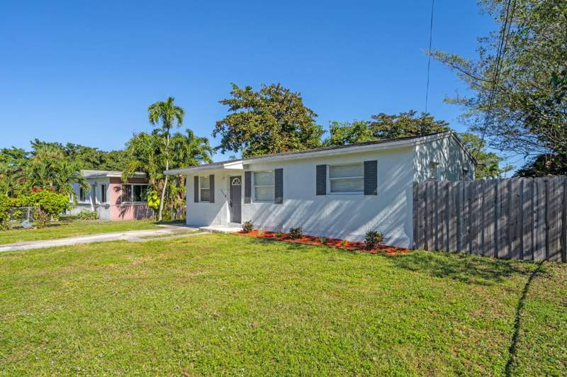 2 bedroom Single Family Residence at 880 NW 33rd Terrace, Sunrise Heights, Lauderhill — photo 4