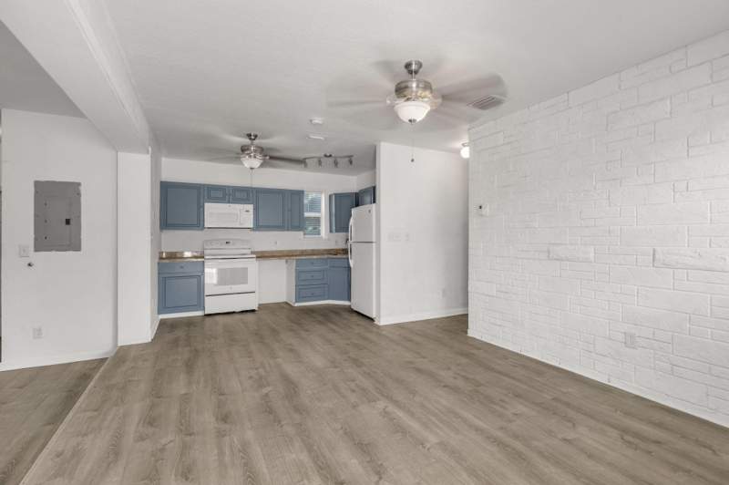 2 bedroom Single Family Residence at 880 NW 33rd Terrace, Sunrise Heights, Lauderhill — photo 5