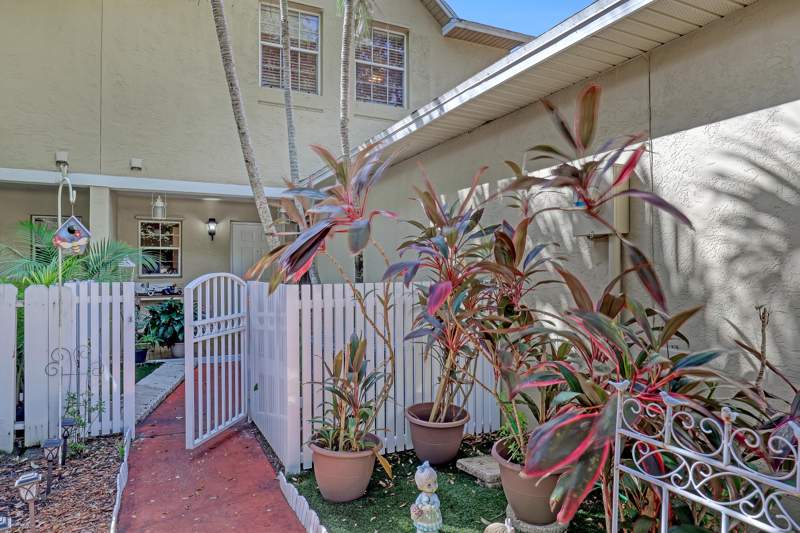 3 bedroom Townhouse at 2103 Maplewood Drive, Joggers Run, Greenacres — photo 4