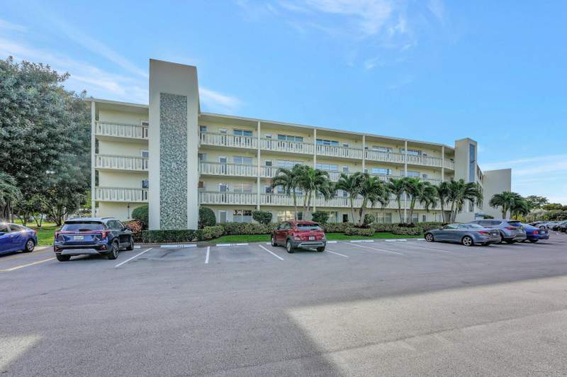 1 bedroom Condominium at 3005 Cambridge A, Cambridge A Condo, Deerfield Beach — photo 2
