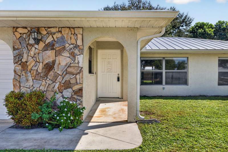 3 bedroom Single Family Residence at 1549 SE Cownie Street, Port St Lucie Section 10, Port St. Lucie — photo 2