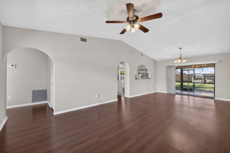 3 bedroom Single Family Residence at 1549 SE Cownie Street, Port St Lucie Section 10, Port St. Lucie — photo 4