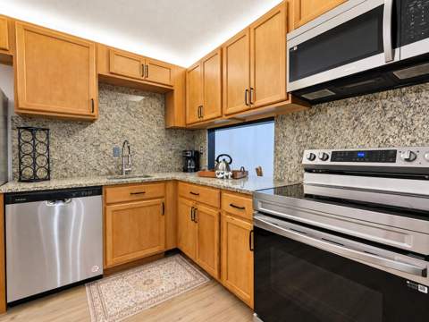 2586 Garden Drive, Lake Worth Beach FL - photo 7 of 37