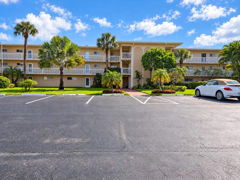 1 bedroom Condominium at 2586 Garden Drive, Lake Clarke Gardens, Lake Worth Beach — photo 2