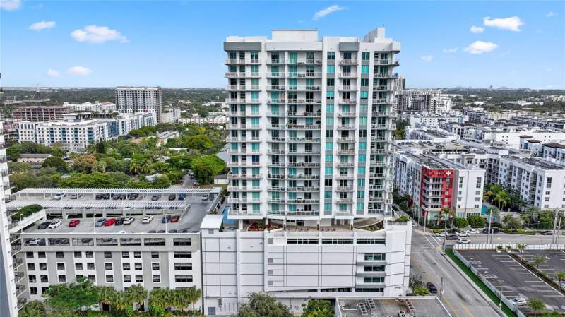 1 bedroom Condominium at 315 NE 3rd Avenue #1404, Strada 315 Condo, Fort Lauderdale — photo 2