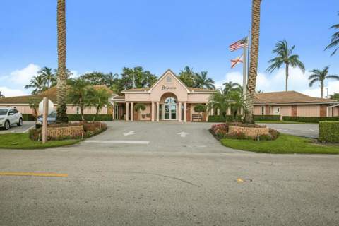 241 Orange Tree Drive, Atlantis FL - photo 9 of 15
